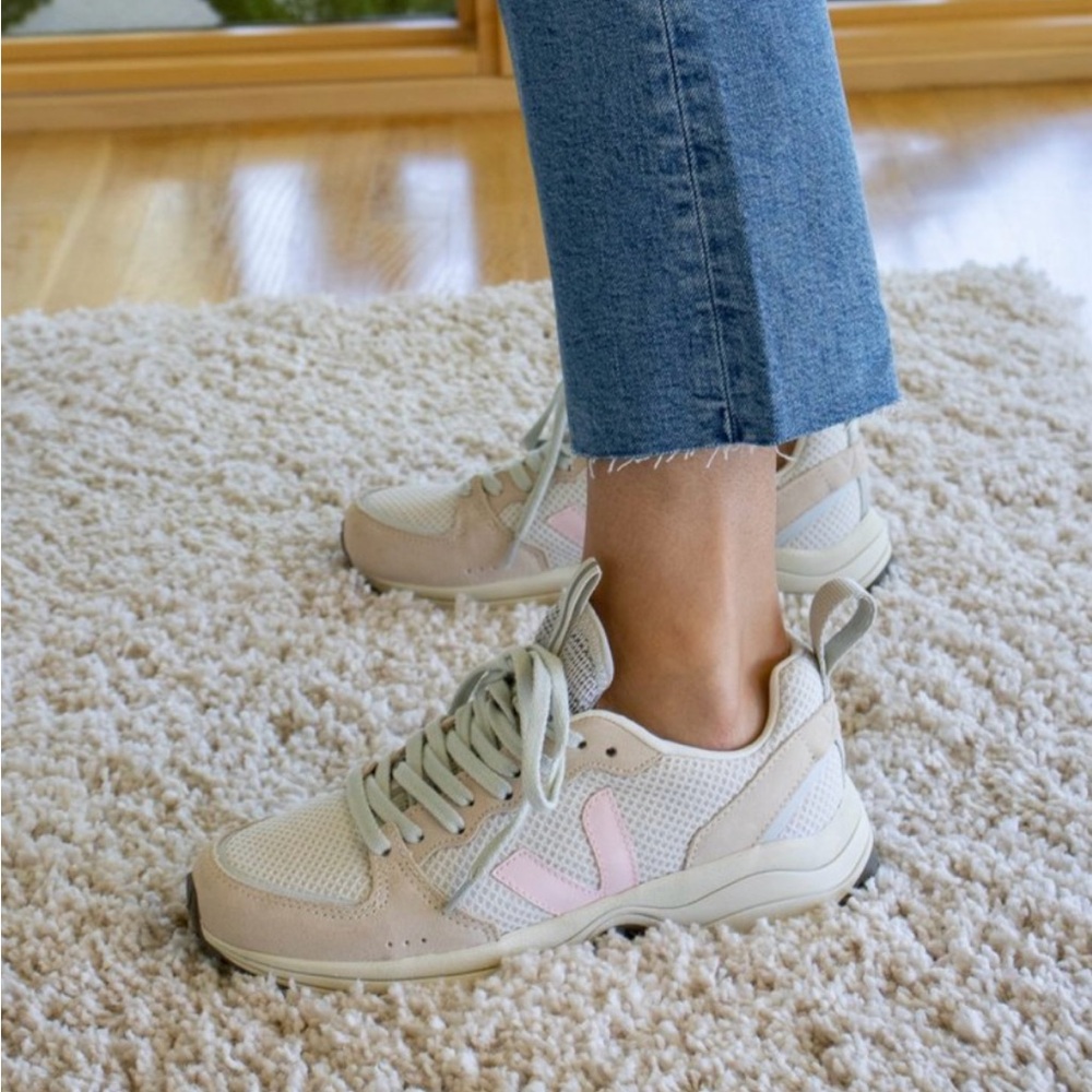 Like New Veja Venturi  Suede Gravel-Petale Beige Rose sneakers size 8 - Picture 5 of 10